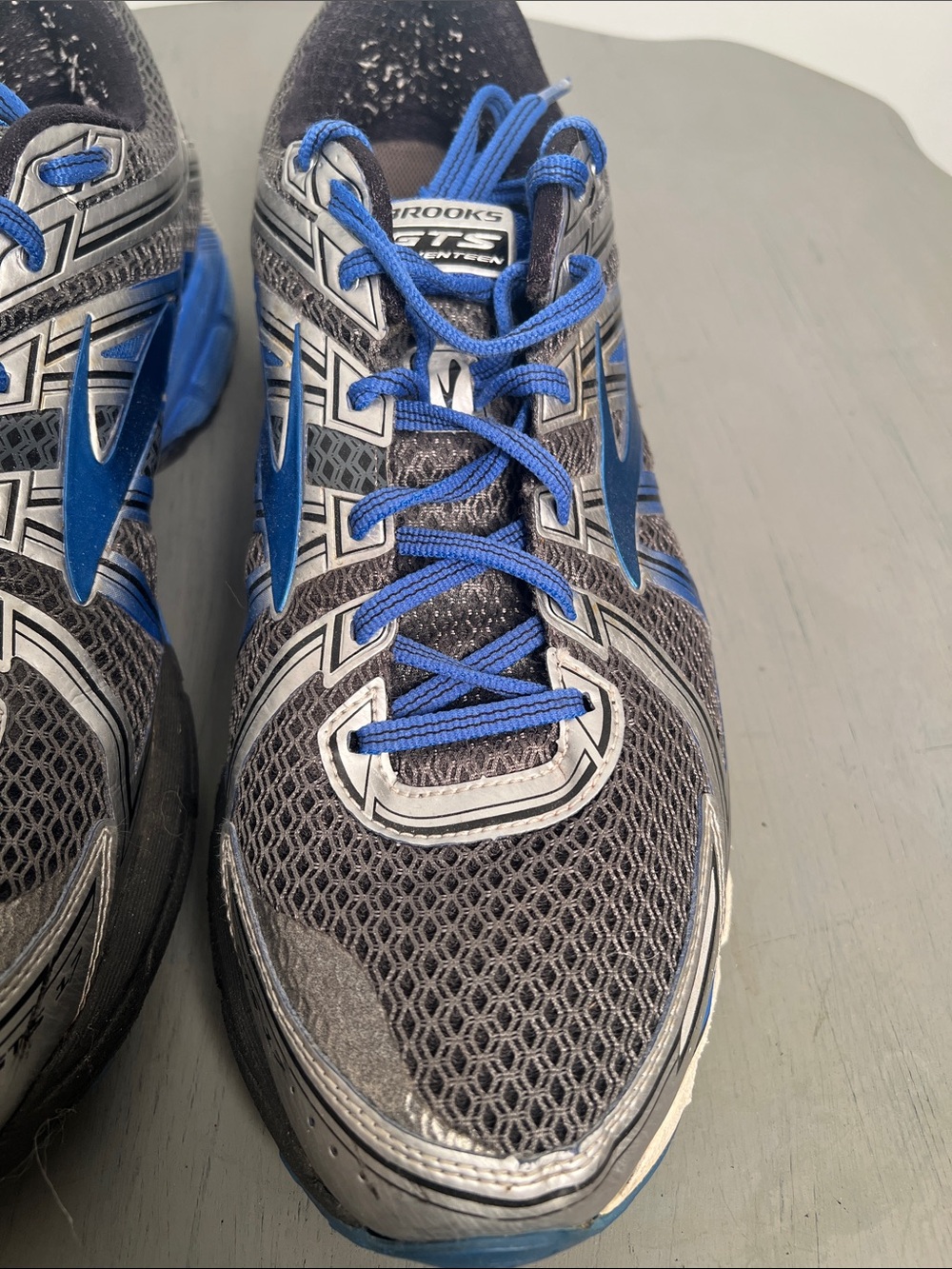 Brooks GTS Adrenaline 17. Running Shoes in Black and Blue size 14 wide. Men’s - Picture 4 of 16